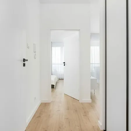 Nowoczesny Z Balkonem I Parkingiem W Garazu Podziemnym Blisko Spodka By Renters شقة