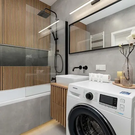 Nowoczesny Z Balkonem I Parkingiem W Garazu Podziemnym Blisko Spodka By Renters شقة *