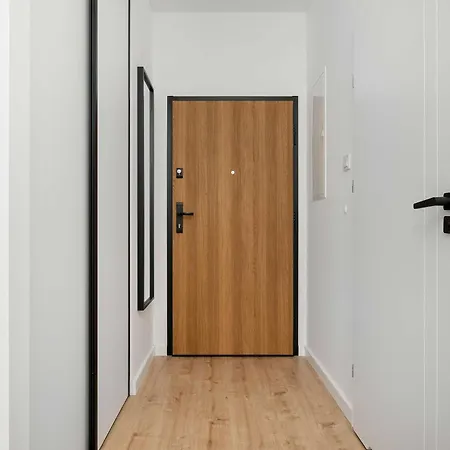 Nowoczesny Z Balkonem I Parkingiem W Garazu Podziemnym Blisko Spodka By Renters شقة